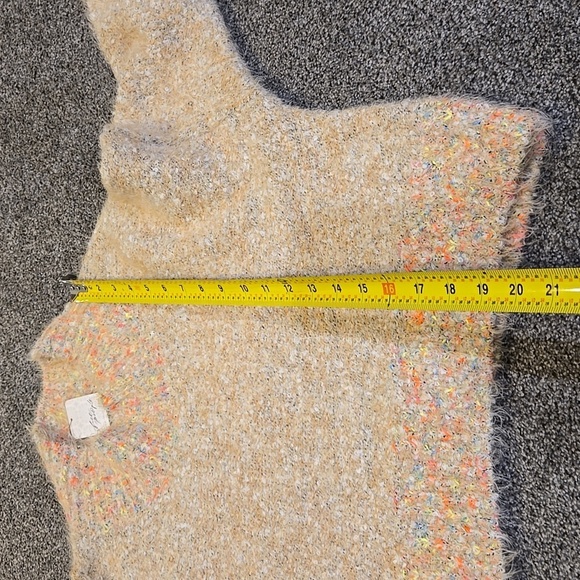 NWT Free People Stardust  Beige Conch Shell Combo Cozy Crop Sweater Size S - Picture 6 of 9